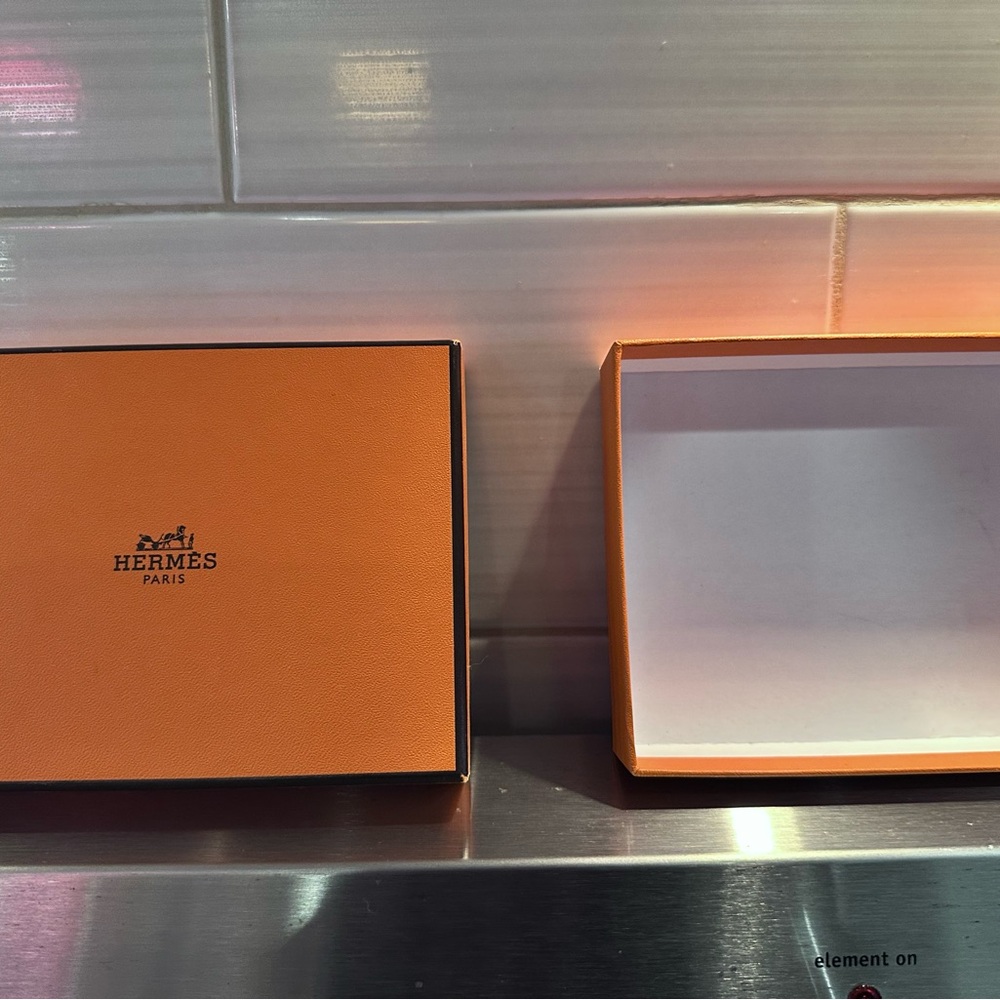 Hermes 100% Authentic Hermes Medium Empty Gift/St… - image 4